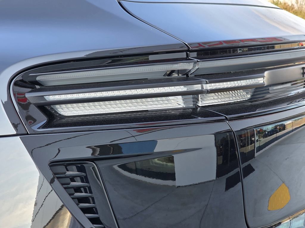 New 2025 Porsche Macan Turbo Electric AWD/4WD image 12