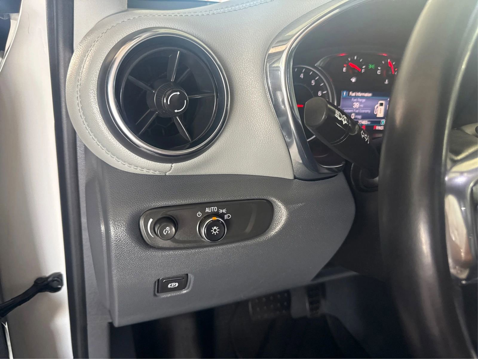 Used 2019 Chevrolet Blazer LT w/ LPO, Floor Liner Package AWD/4WD image 18
