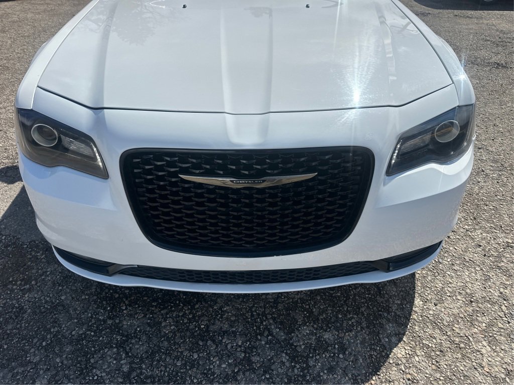 Used 2016 Chrysler 300 S image 13