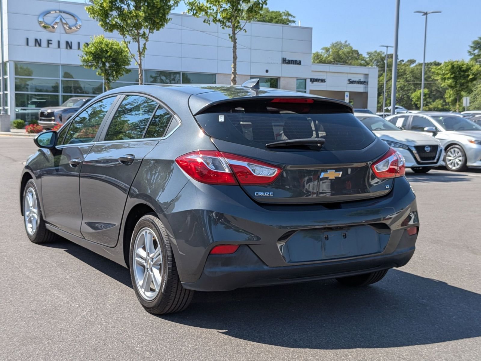 Used 2017 Chevrolet Cruze LT w/ Sun And Sound Package FWD image 5