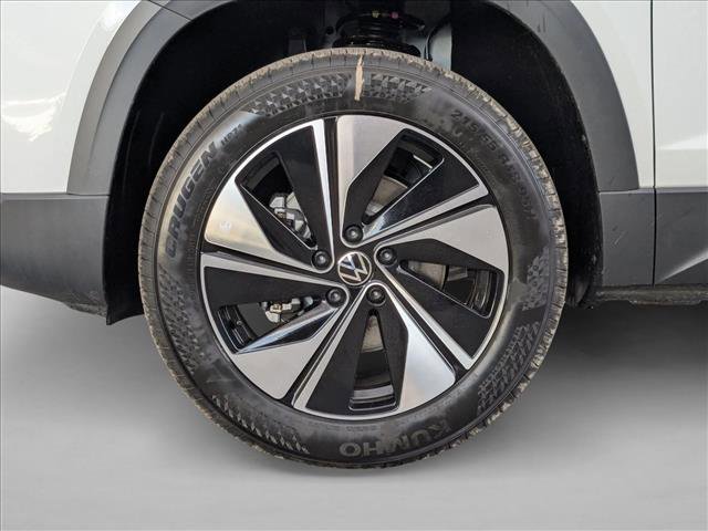 New 2025 Volkswagen Taos SE image 10