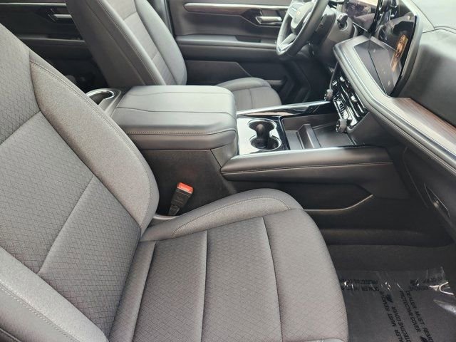 Used 2025 Chevrolet Suburban LS image 18