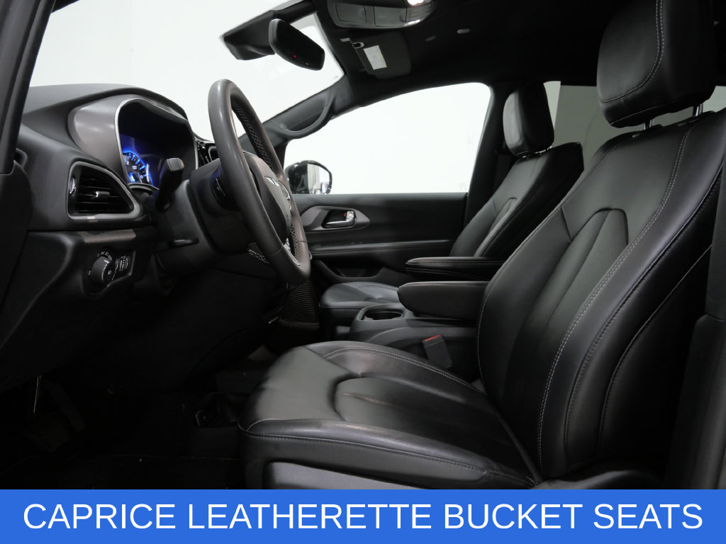 Used 2025 Chrysler Pacifica Select FWD image 12