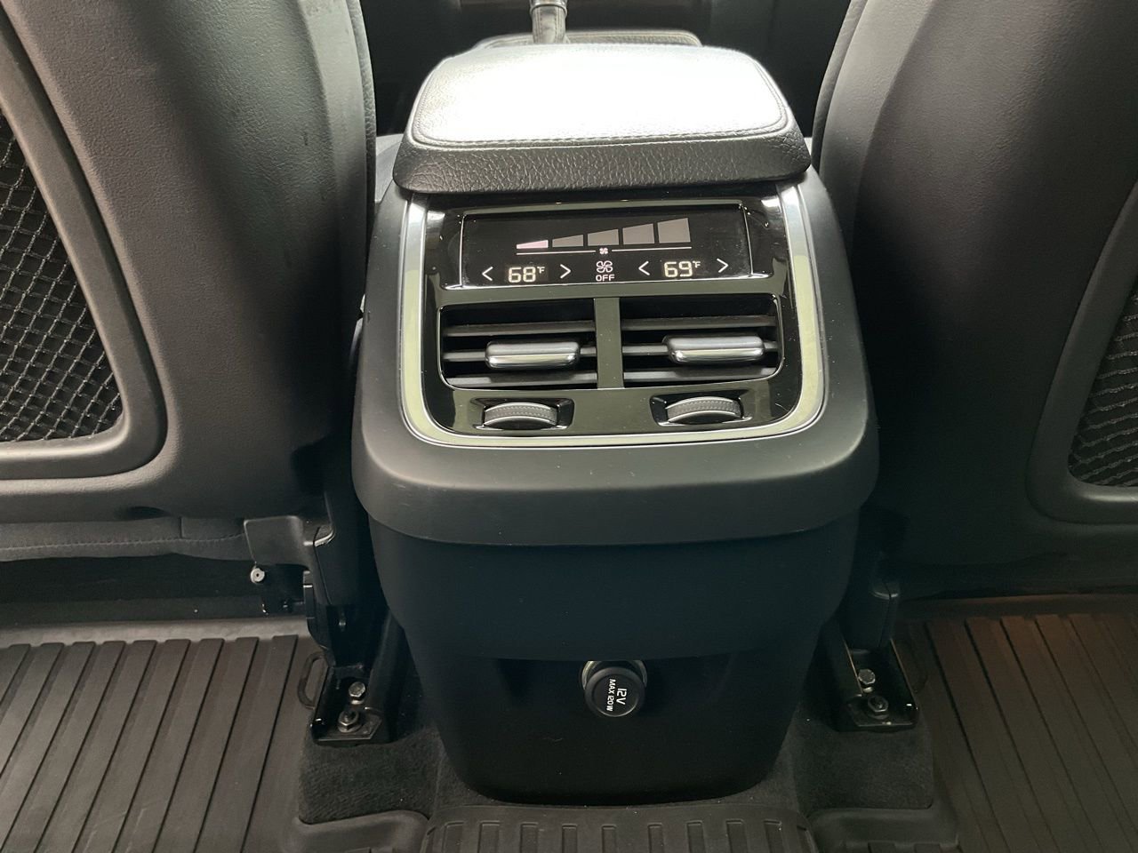 Used 2017 Volvo XC90 T6 Momentum w/ Vision Package image 20