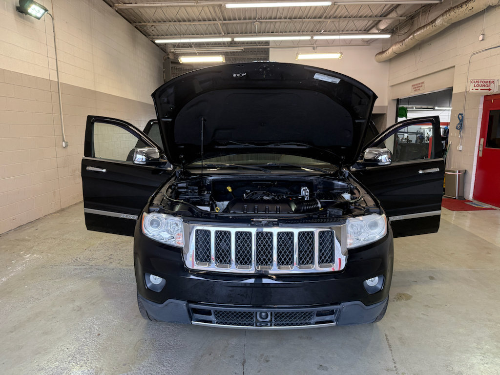 Used 2012 Jeep Grand Cherokee Overland AWD/4WD image 10