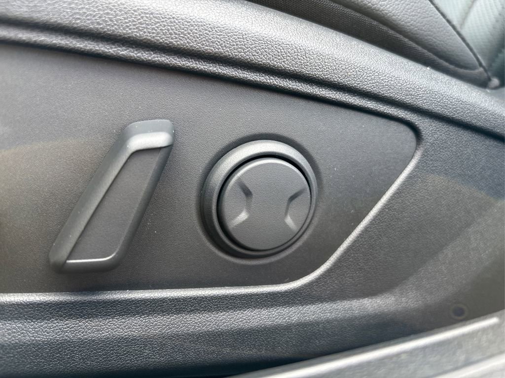 New 2026 Hyundai Elantra Limited image 16