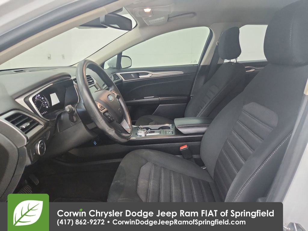 Used 2020 Ford Fusion SE FWD image 19