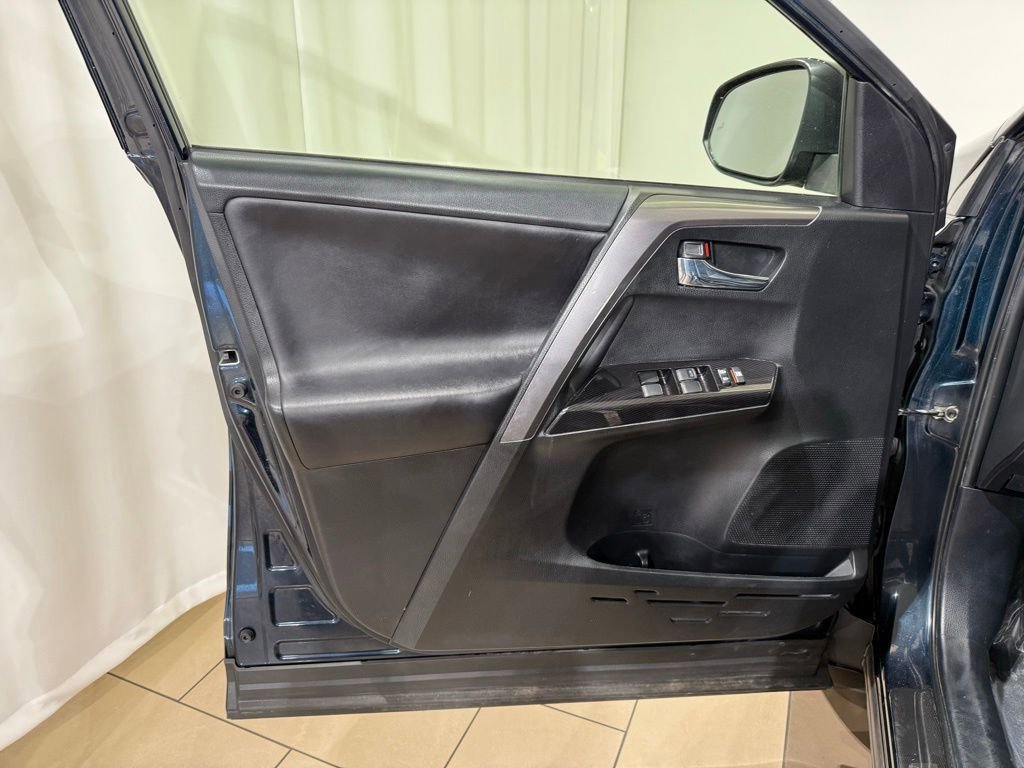 Used 2017 Toyota RAV4 SE AWD/4WD image 15