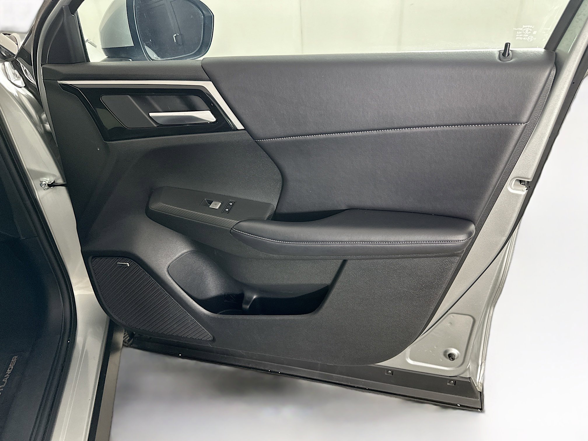 Used 2025 Mitsubishi Outlander SE AWD/4WD image 33