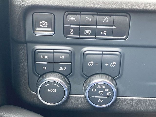 Used 2025 Chevrolet Tahoe Premier AWD/4WD image 18