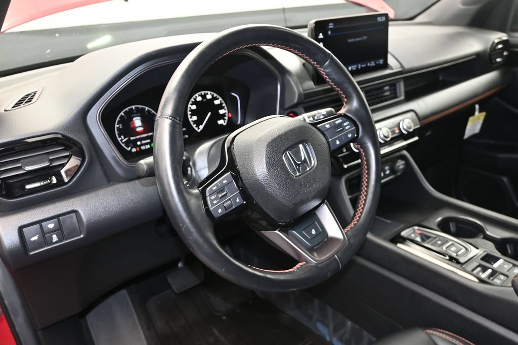 Certified 2025 Honda Pilot TrailSport image 16