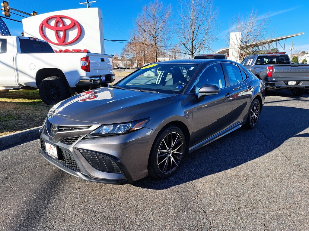 Used 2023 Toyota Camry SE image 2