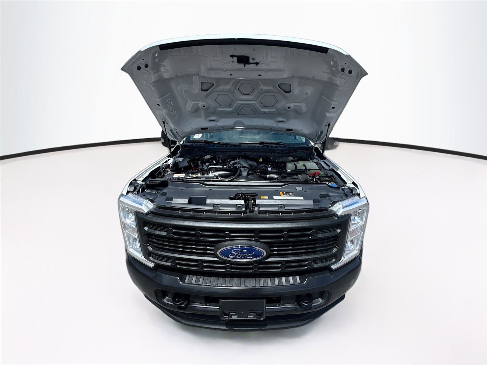 Used 2025 Ford F550 4x4 Crew Cab Super Duty image 25