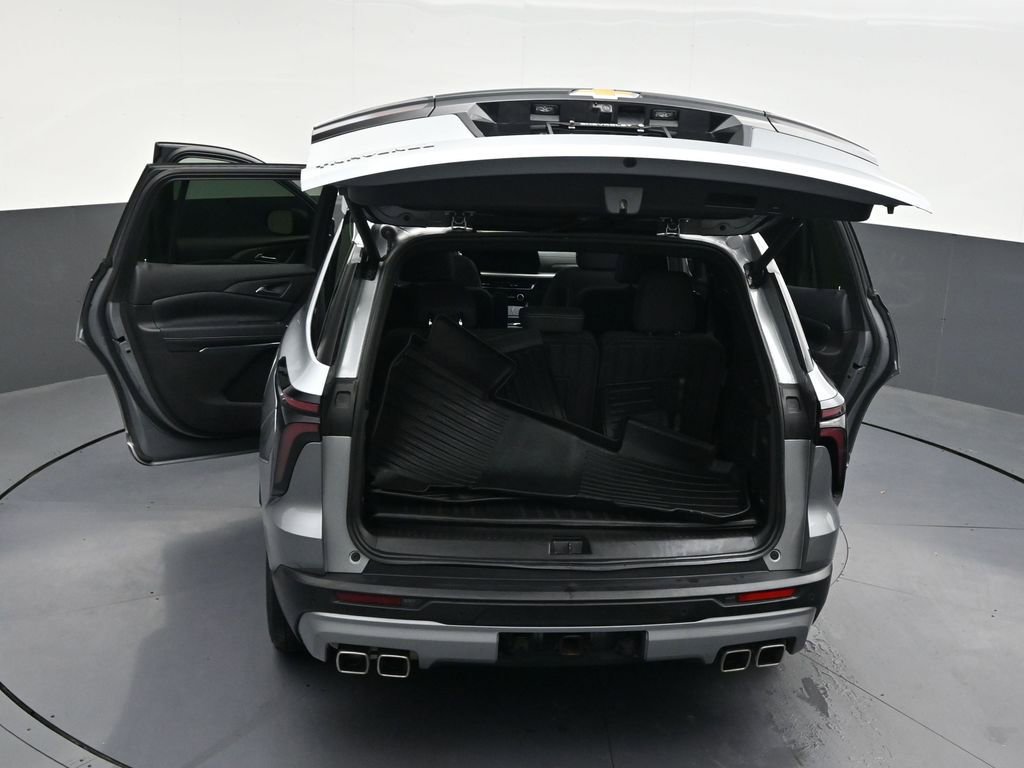 Used 2025 Chevrolet Traverse LT FWD image 34