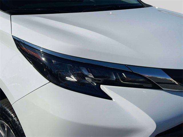 Used 2025 Toyota Sienna LE image 10