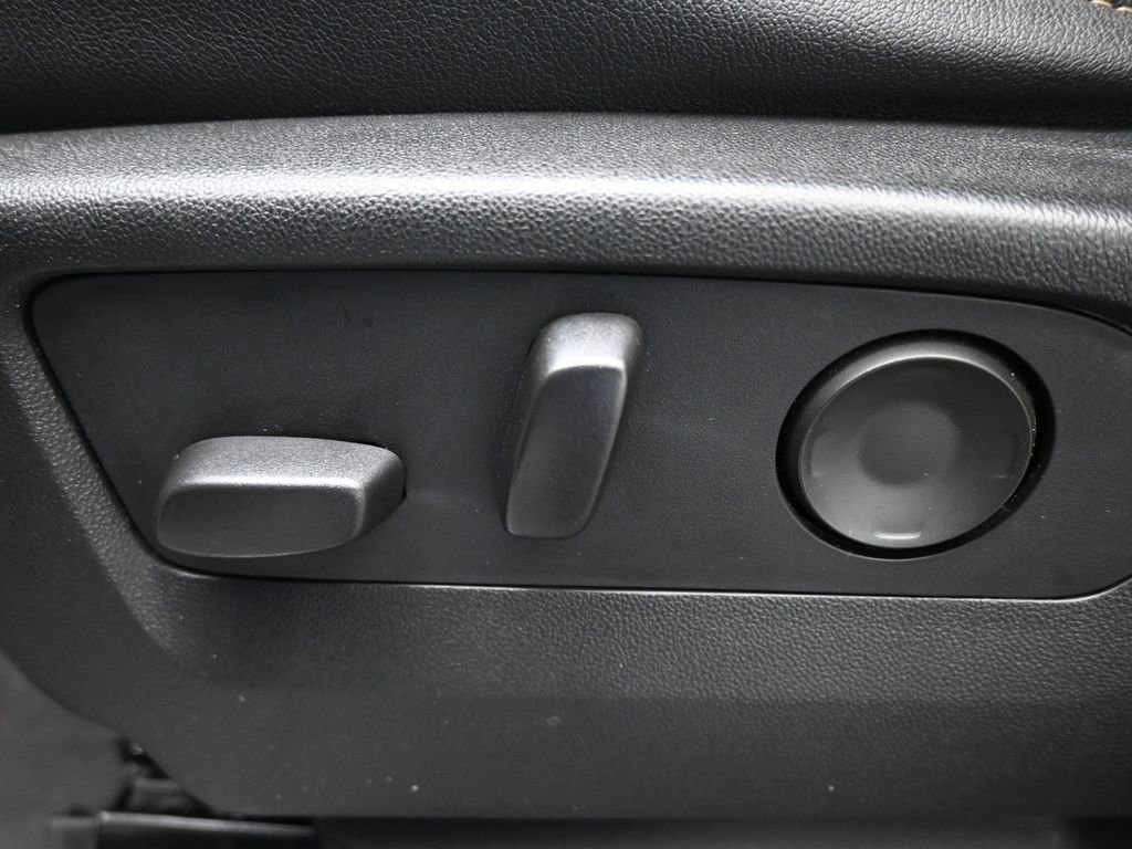 Used 2021 Chevrolet Tahoe Premier w/ Premium Package RWD image 11