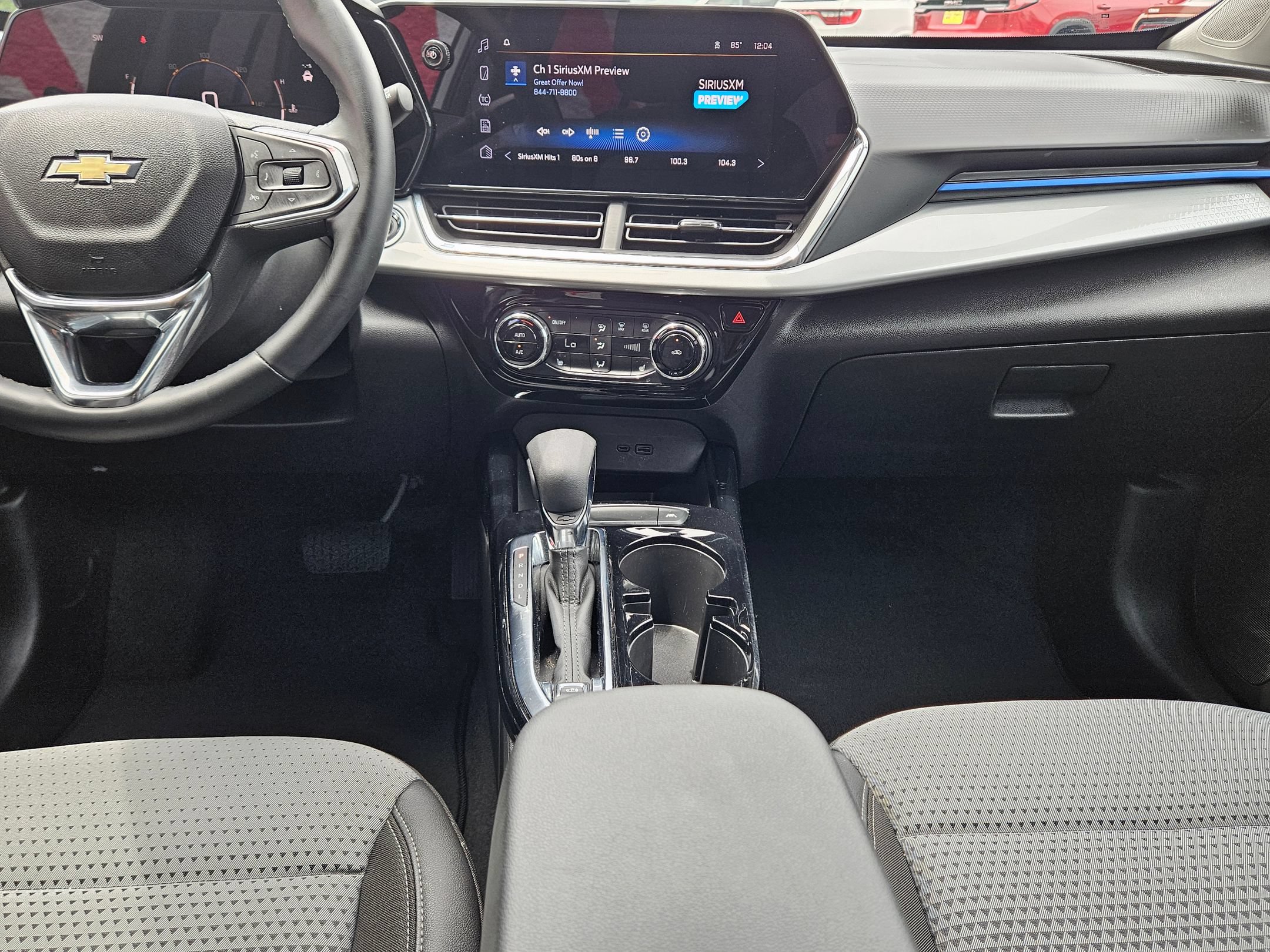 Used 2025 Chevrolet Trax LT w/ LT Convenience Package FWD image 10