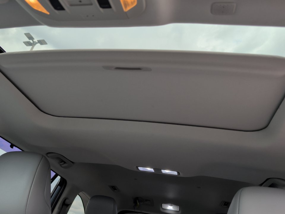 Used 2021 Toyota Highlander XLE AWD/4WD image 25