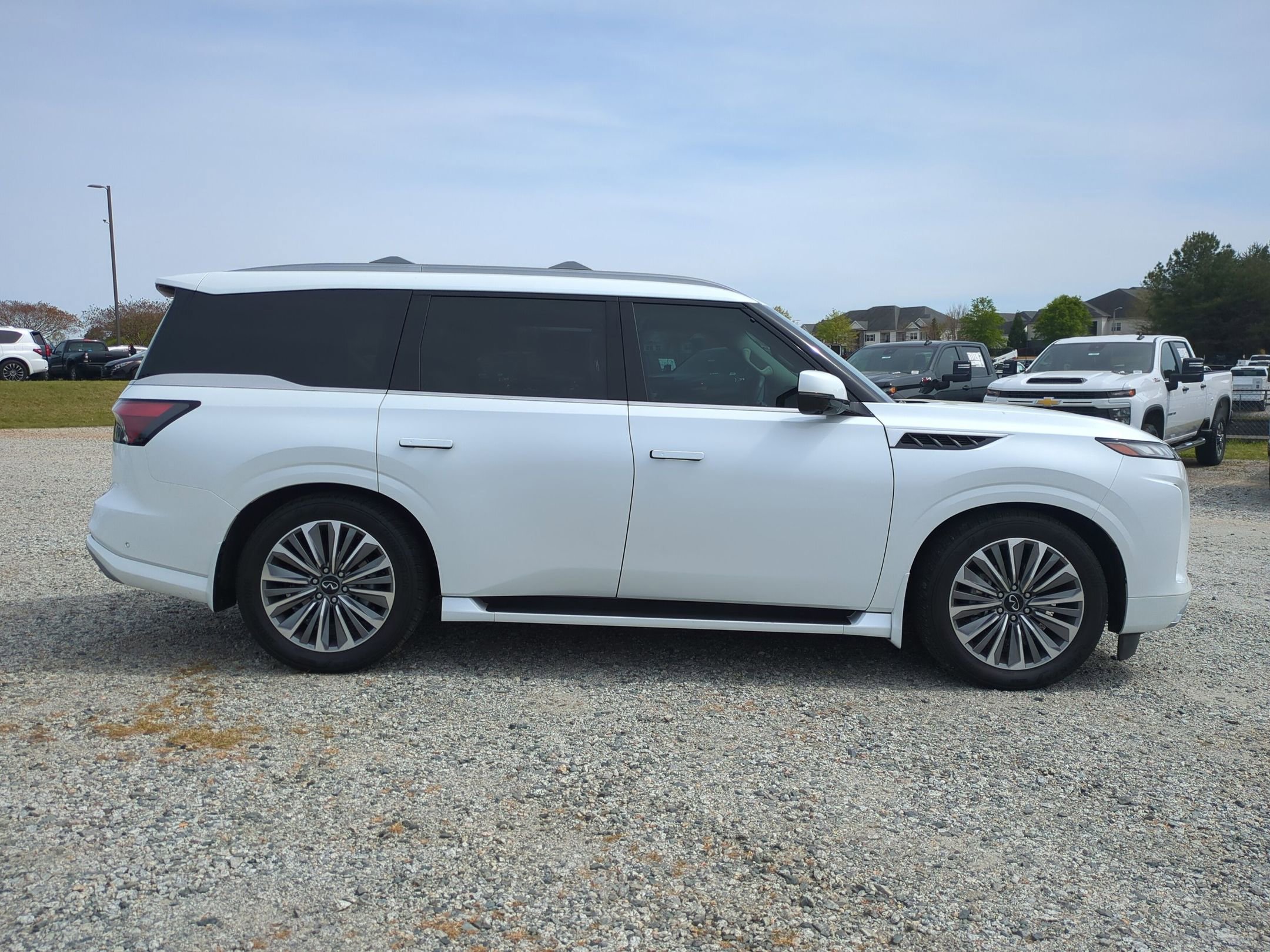 Used 2026 INFINITI QX80 Luxe image 10