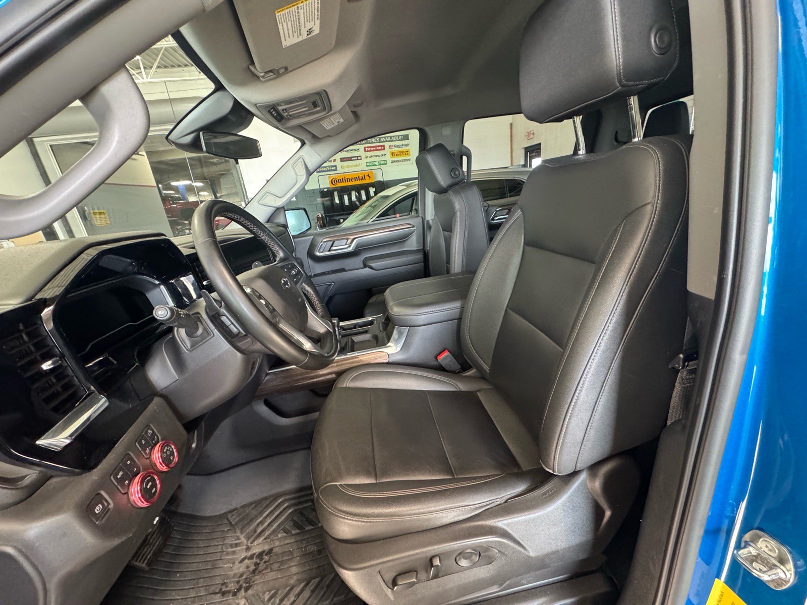 Used 2024 Chevrolet Silverado 1500 LT Trail Boss w/ LT Trail Boss Premium Package AWD/4WD image 16