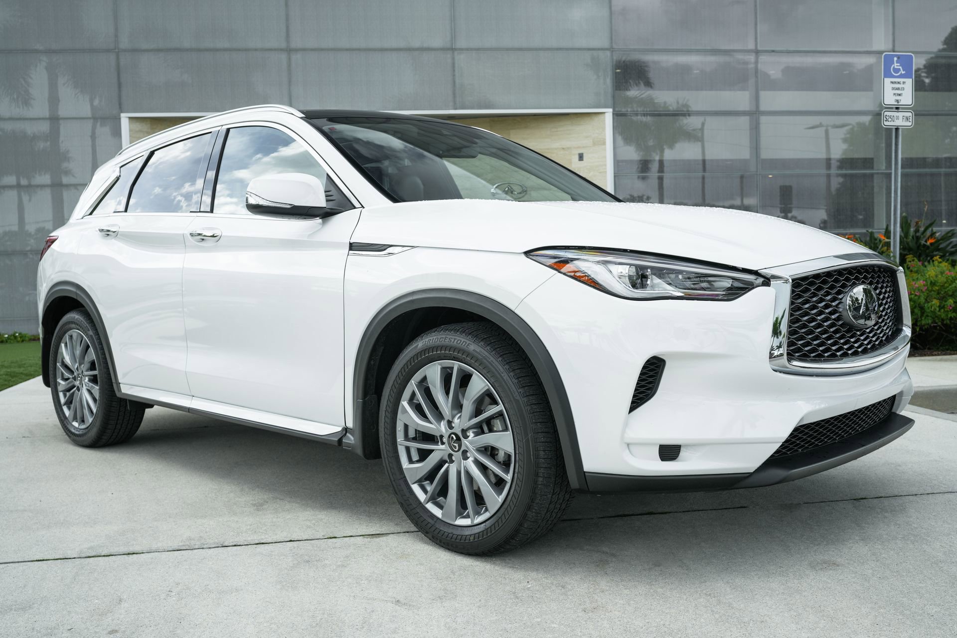 Used 2025 INFINITI QX50 Luxe image 2
