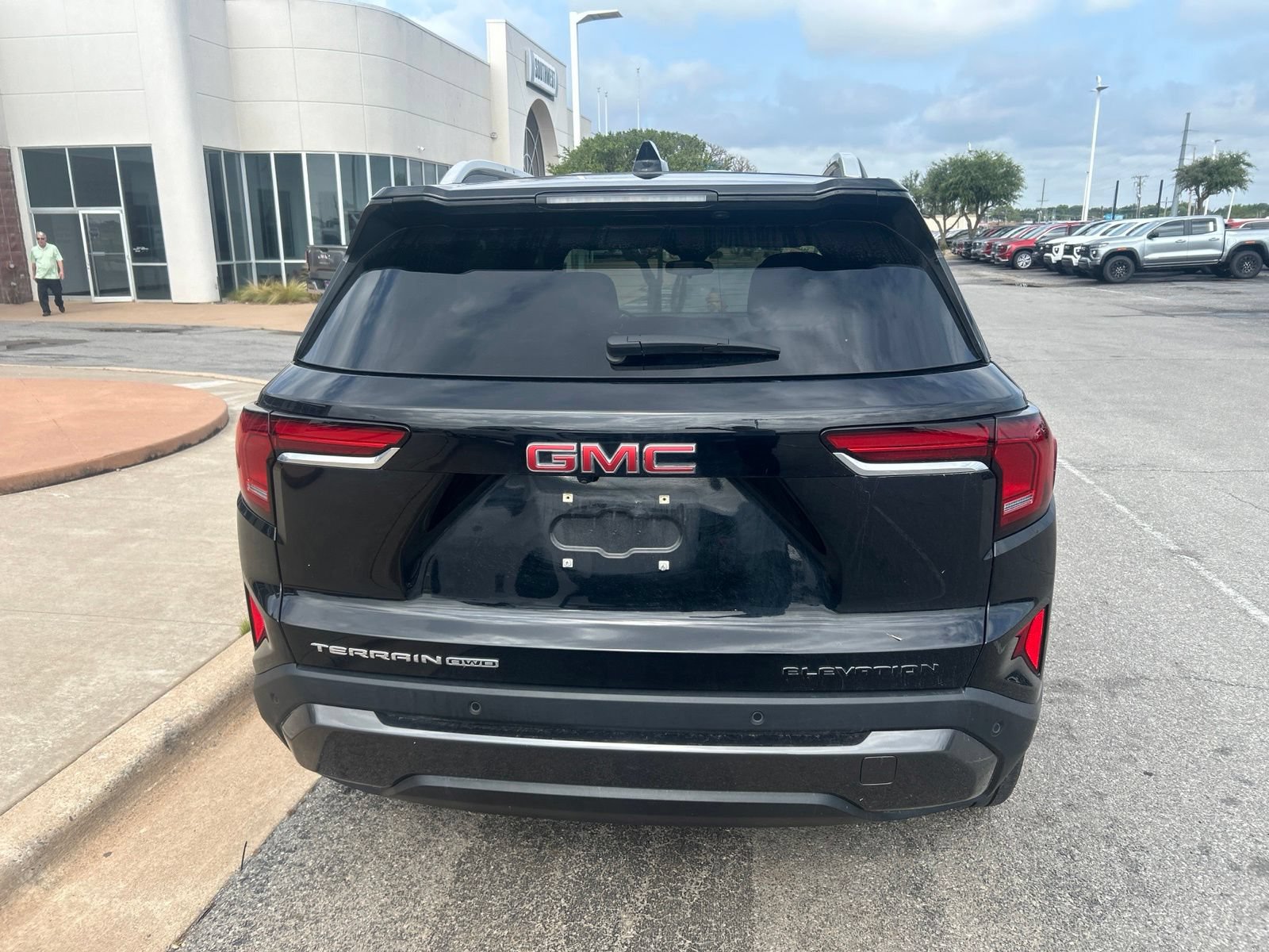 Used 2025 GMC Terrain Elevation w/ Elevation Premium Package AWD/4WD image 2