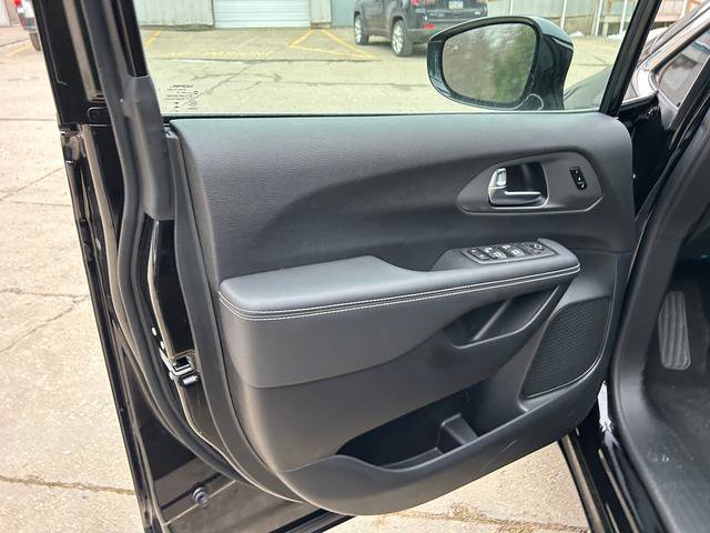 New 2026 Chrysler Pacifica Select AWD/4WD image 7