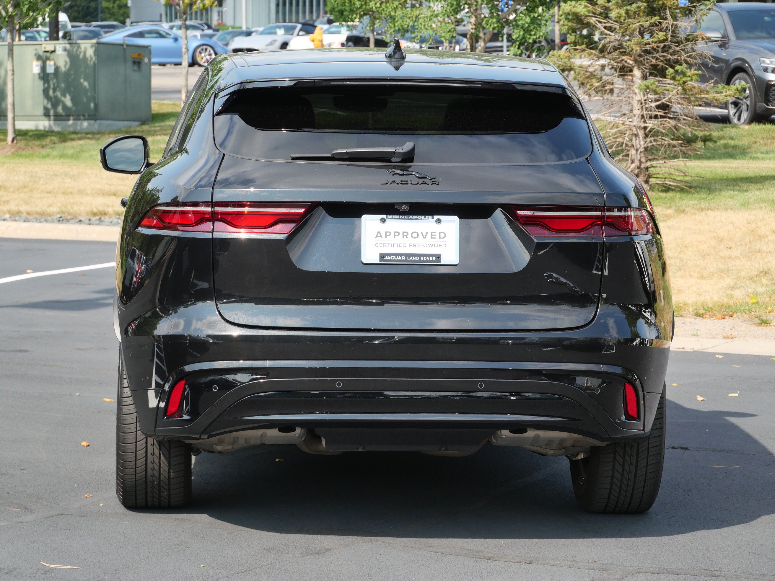 Certified 2025 Jaguar F-PACE R-Dynamic S AWD/4WD image 4