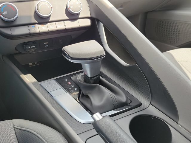 Certified 2025 Hyundai Elantra SE FWD image 28