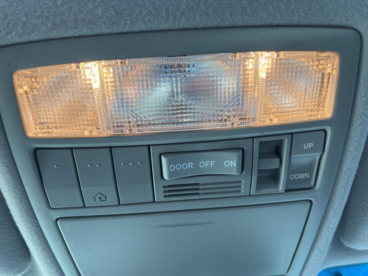 Used 2010 Toyota Camry XLE FWD image 28