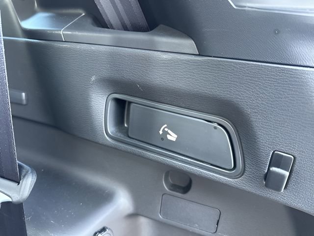 Used 2025 Mitsubishi Outlander SE image 34