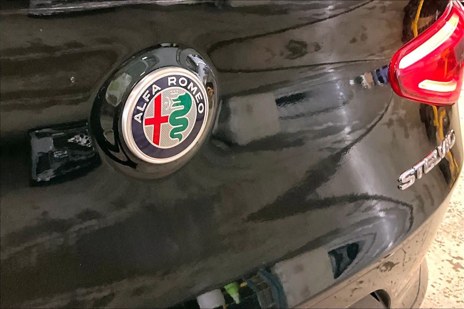Used 2020 Alfa Romeo Stelvio Ti Lusso AWD/4WD image 33