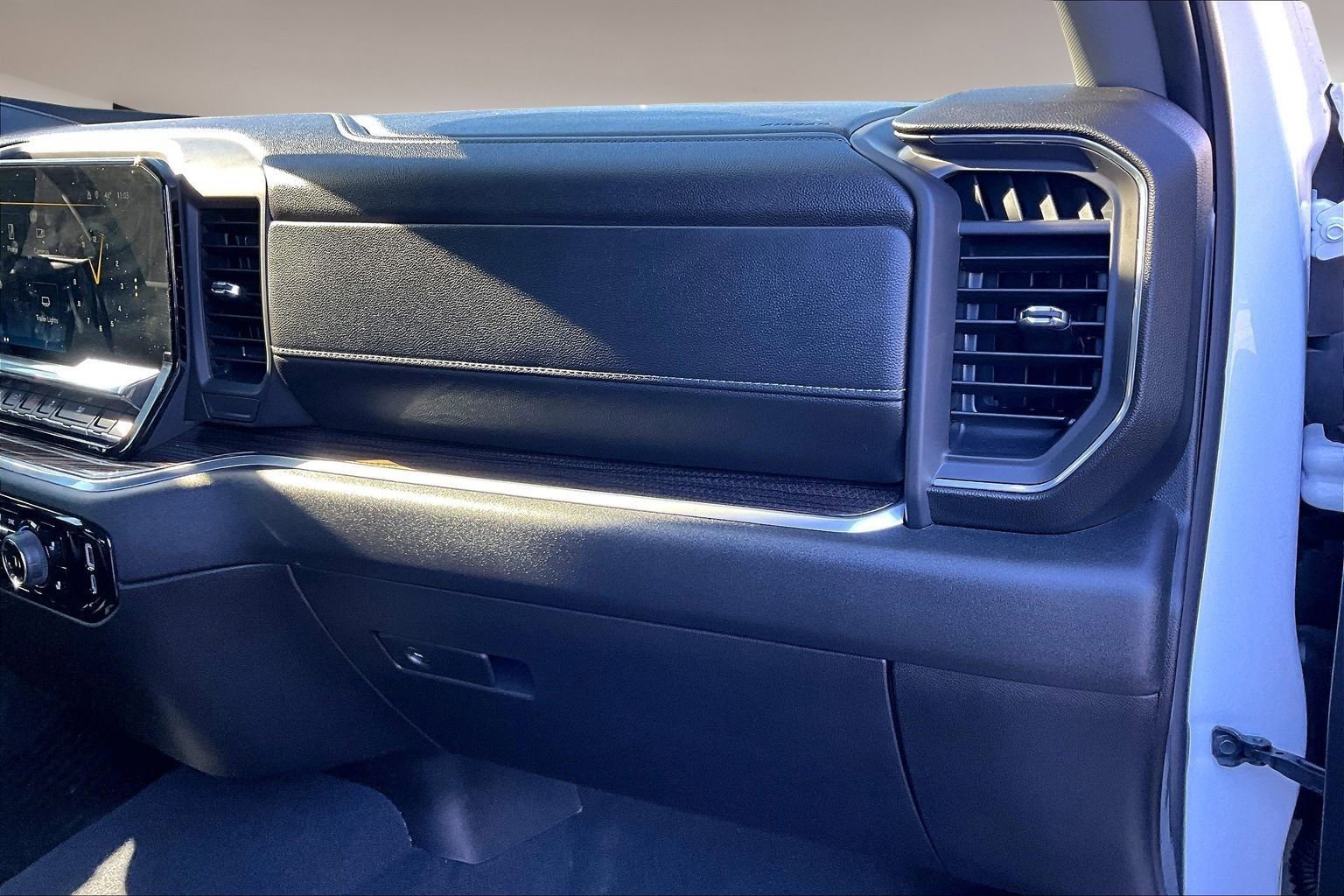 Used 2025 Chevrolet Silverado 2500 LT w/ Convenience Package image 27