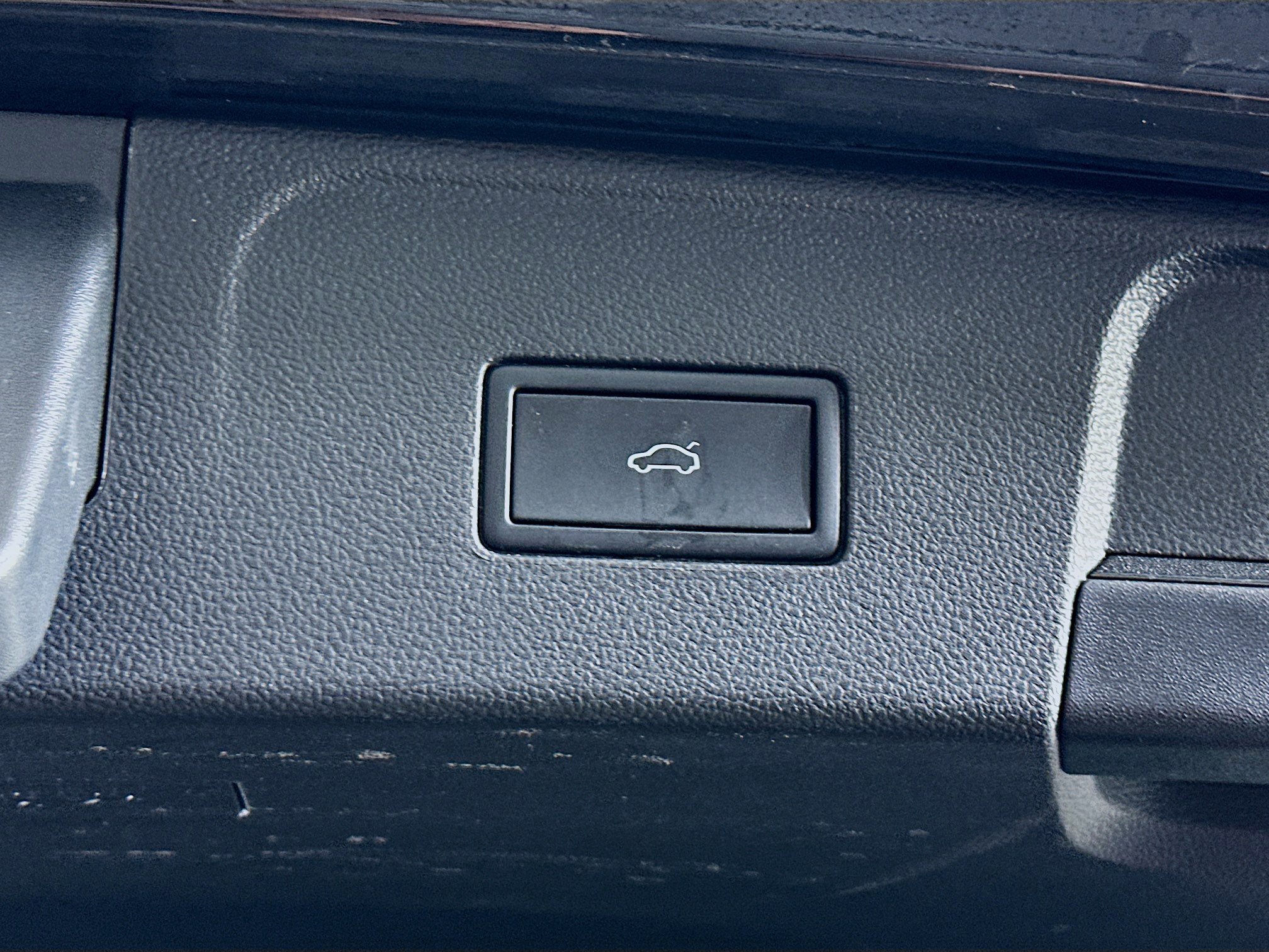 Used 2024 Volkswagen Atlas SE image 31