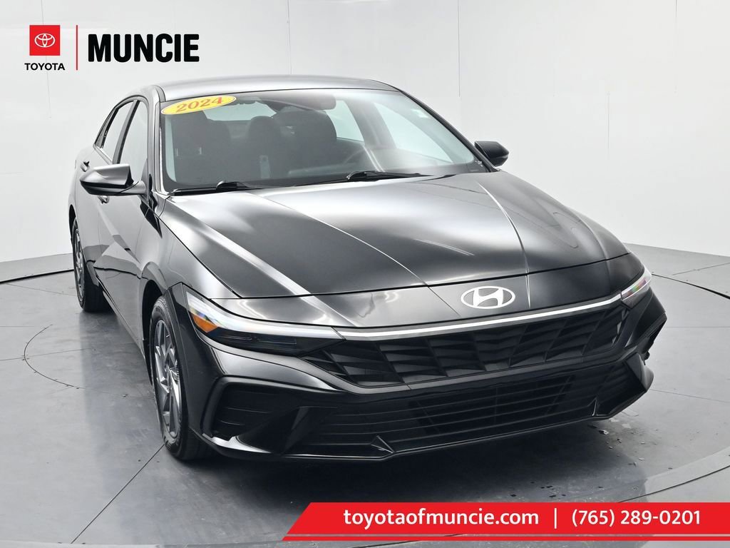 Used 2024 Hyundai Elantra SEL image 1