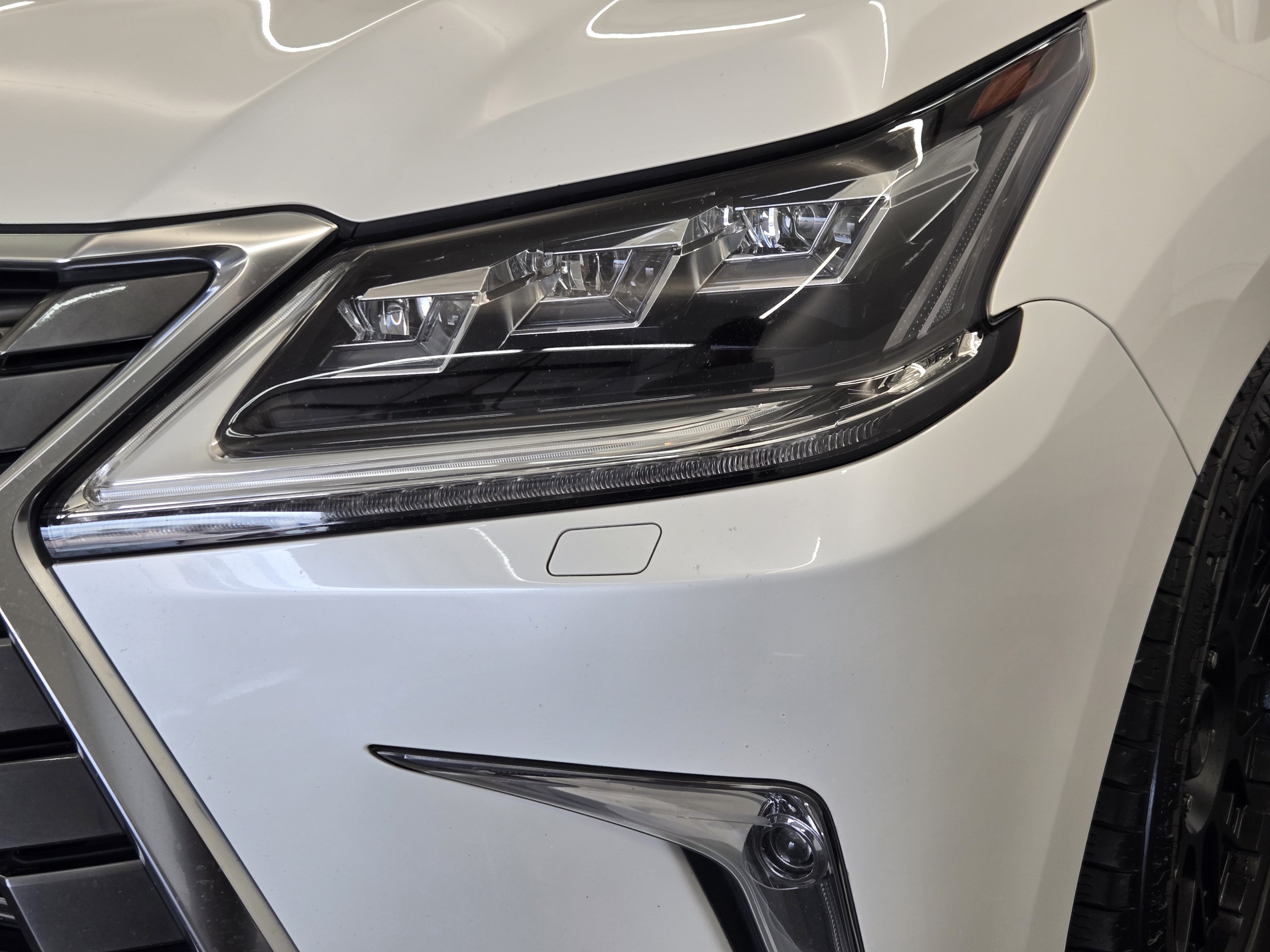 Used 2017 Lexus LX 570 4WD image 8