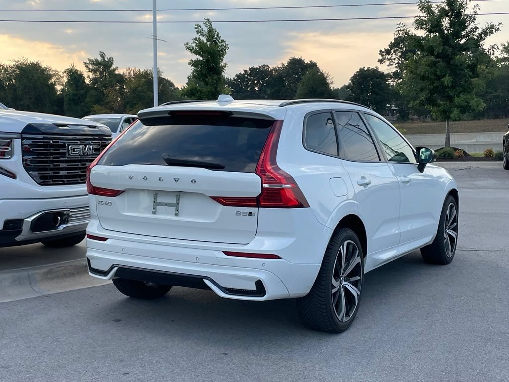 Used 2022 Volvo XC60 B5 R-Design AWD/4WD image 7