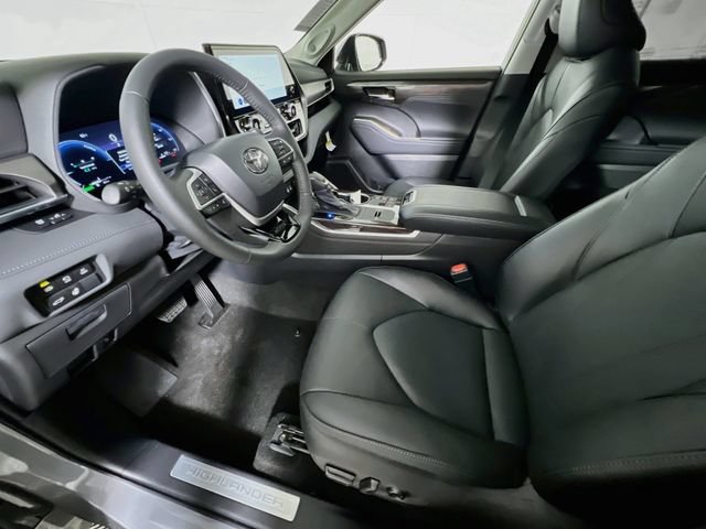 New 2026 Toyota Highlander Limited AWD/4WD image 12