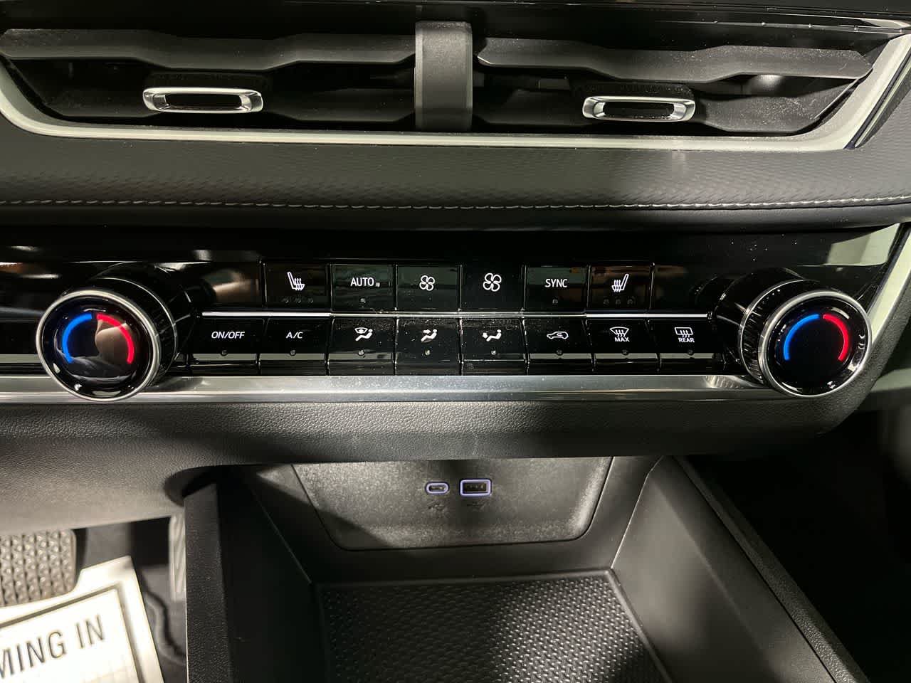 Used 2025 Chevrolet Equinox LT w/ Convenience Package II FWD image 21