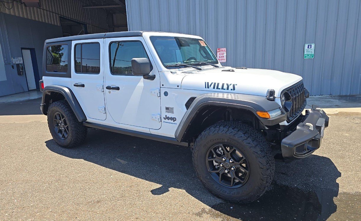 Used 2024 Jeep Wrangler Unlimited AWD/4WD image 2