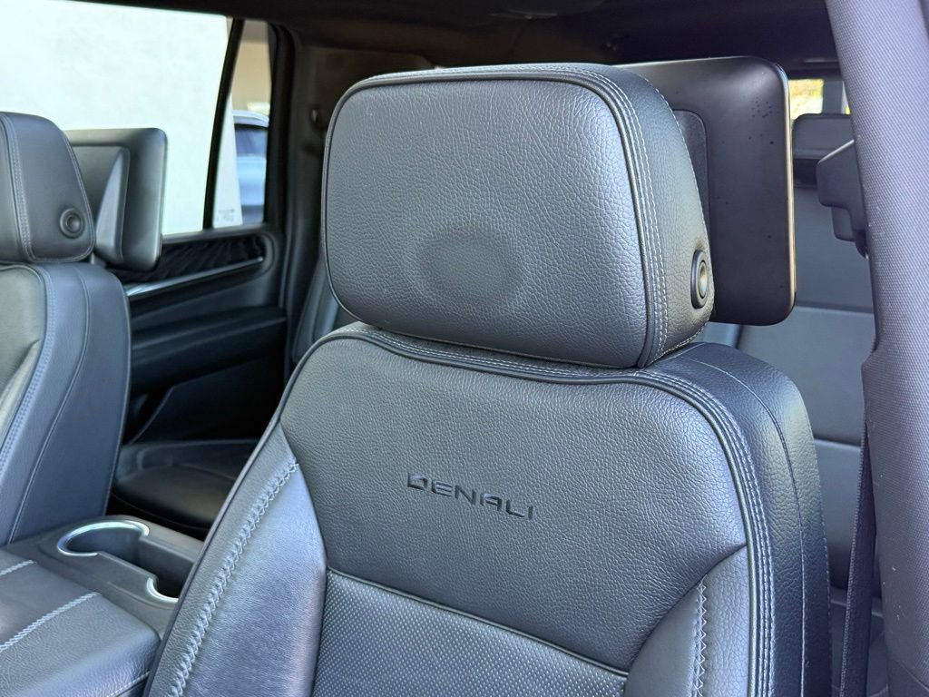 Used 2021 GMC Yukon XL Denali w/ Denali Premium Package image 3