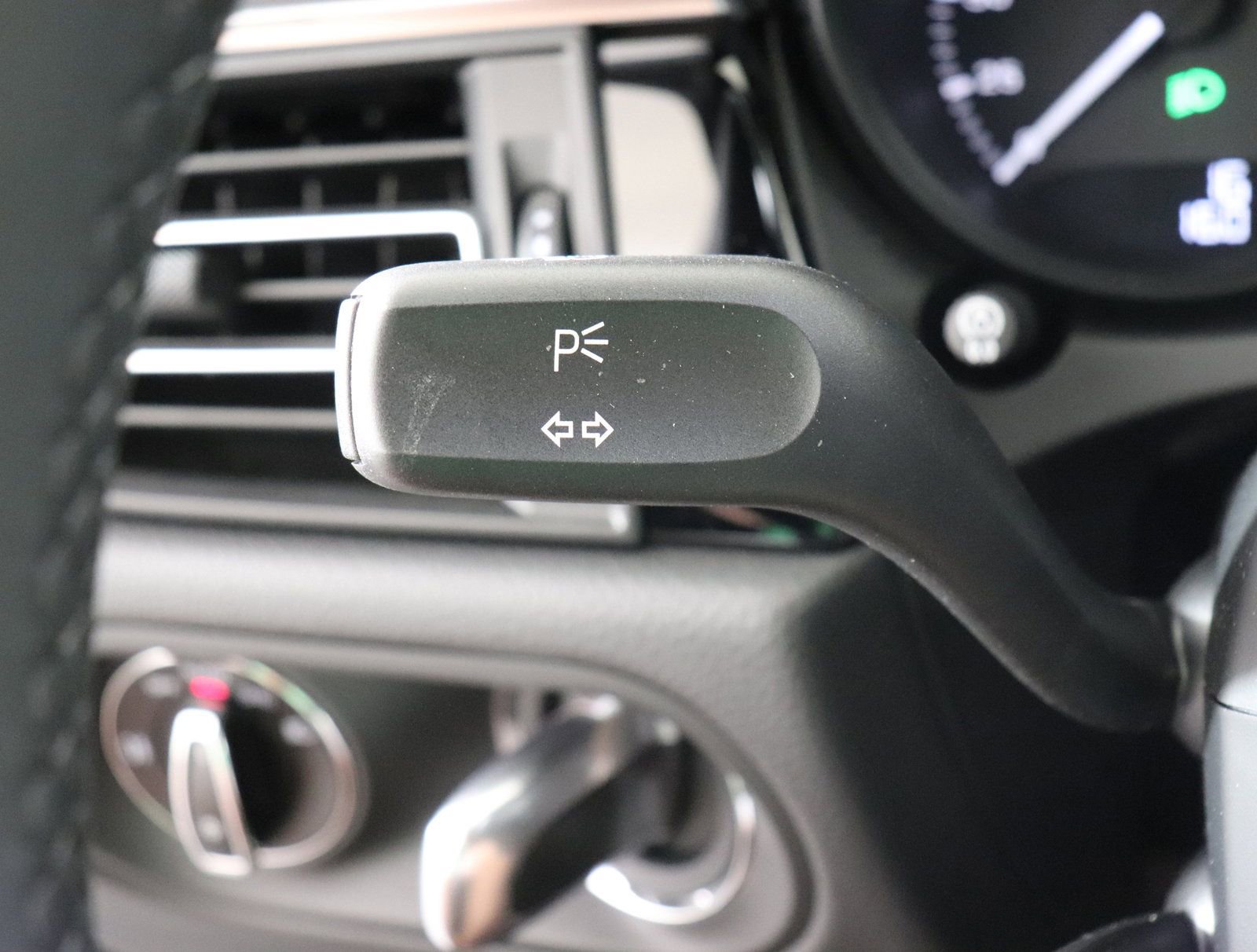 Certified 2025 Porsche Macan image 35