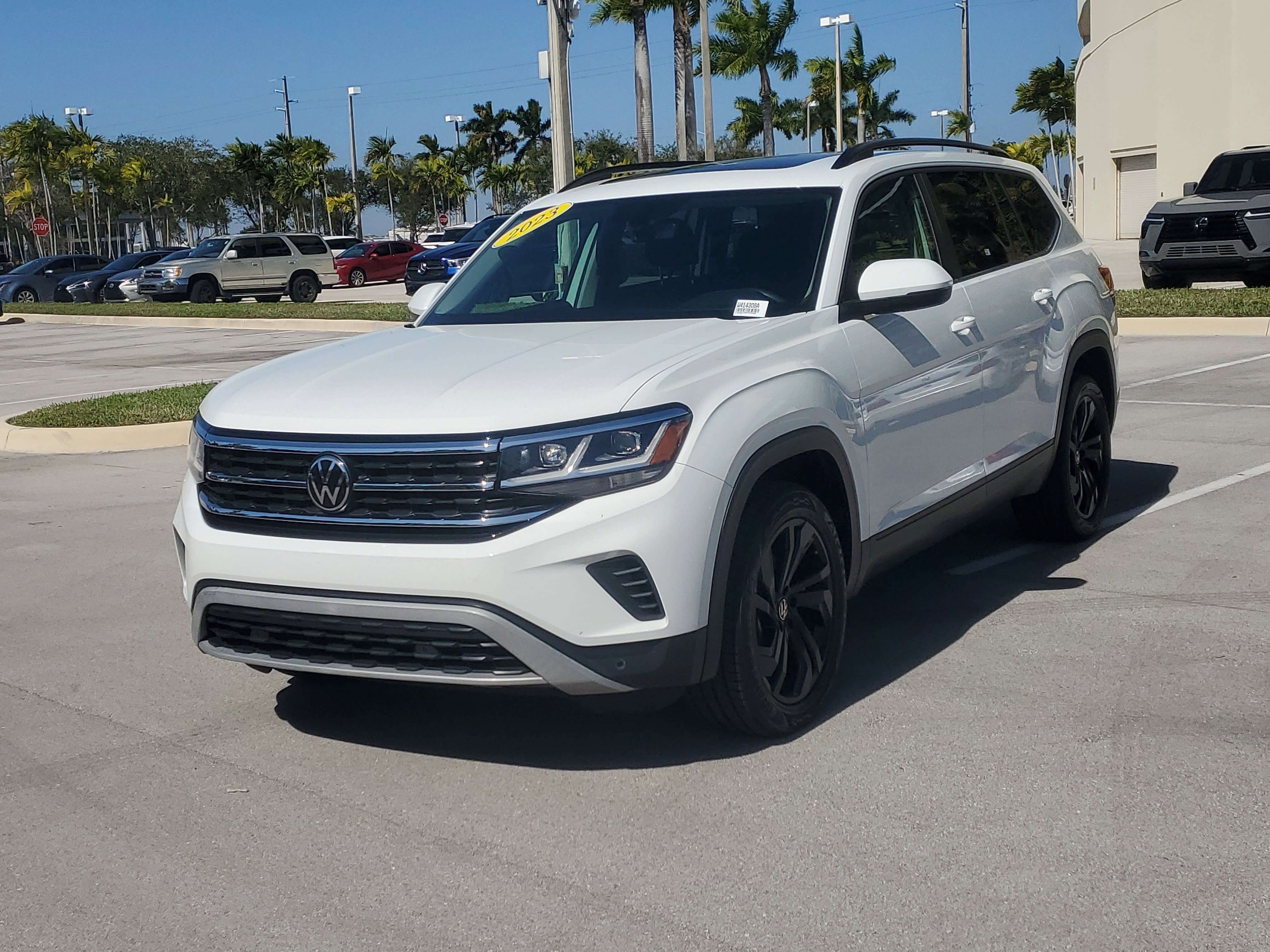 Used 2023 Volkswagen Atlas SE w/ Panoramic Sunroof Package image 7