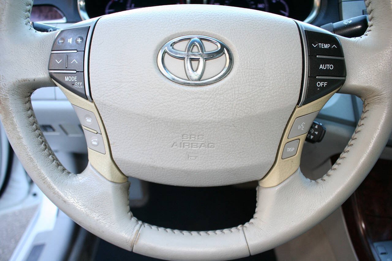 Used 2011 Toyota Avalon FWD image 16
