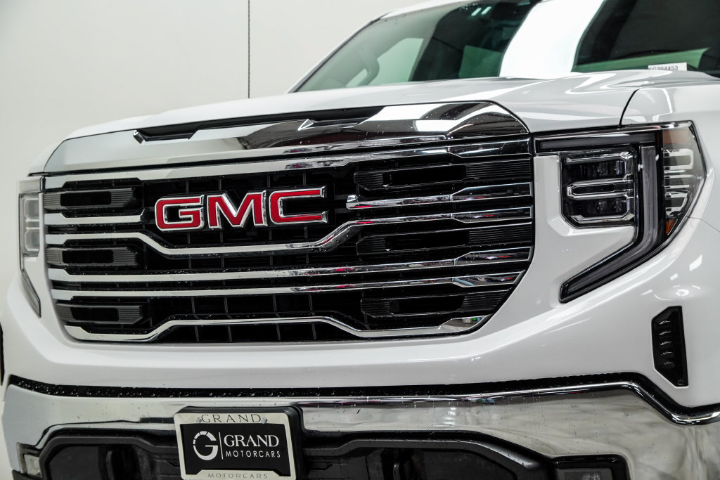 Used 2025 GMC Sierra 1500 SLT AWD/4WD image 2