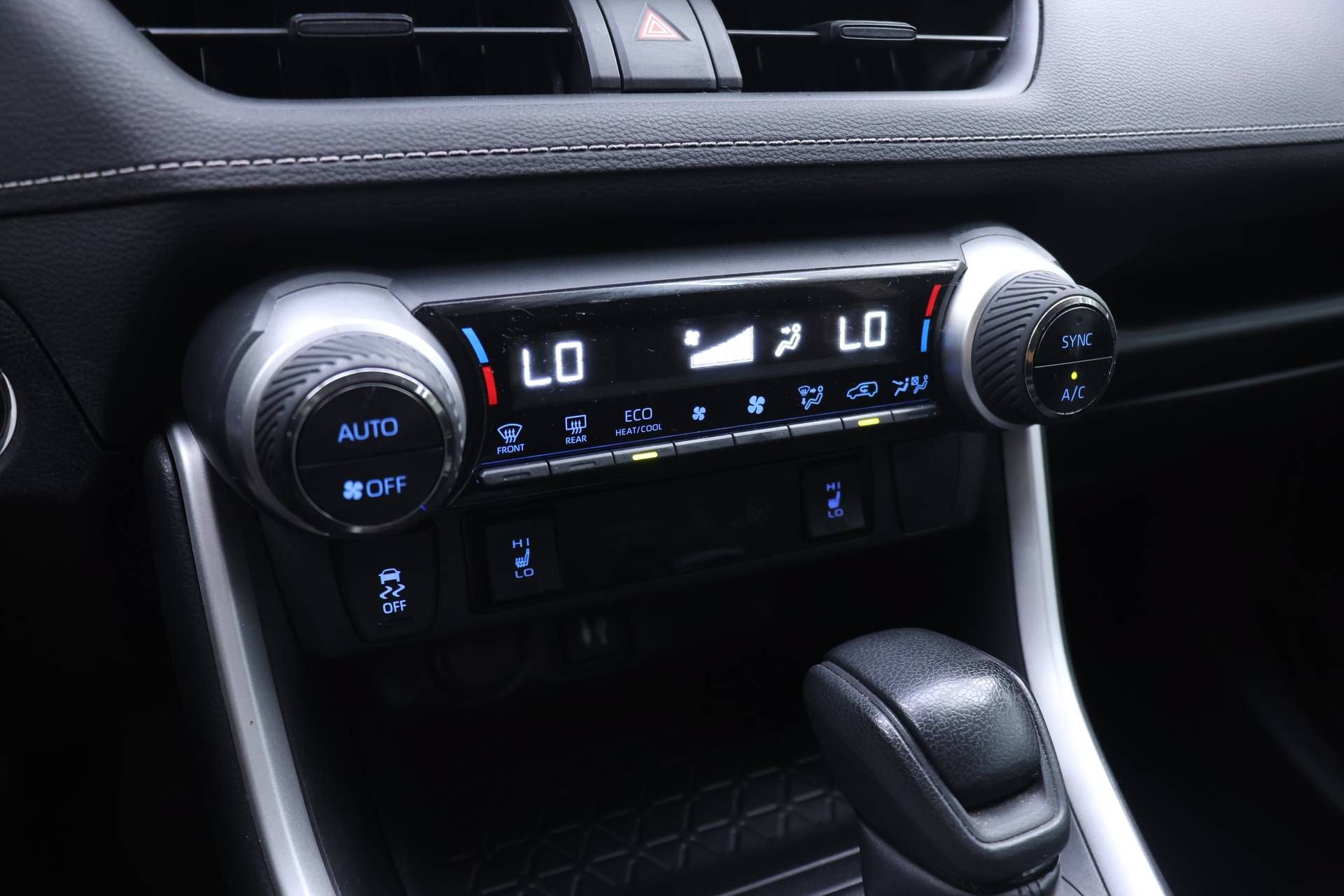 Used 2019 Toyota RAV4 XLE w/ Convenience Package AWD/4WD image 6