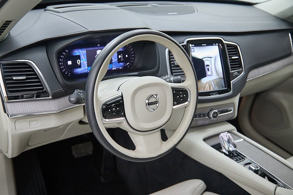 Certified 2023 Volvo XC90 B6 Ultimate w/ Protection Package Premier image 13