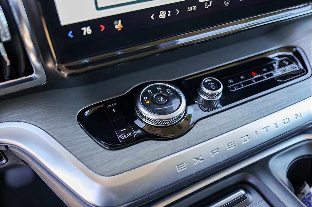 Used 2025 Ford Expedition Platinum image 20