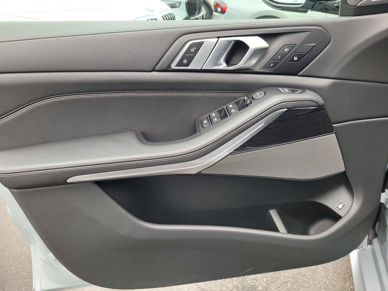 New 2026 BMW X5 xDrive50e w/ M Sport Package AWD/4WD image 17