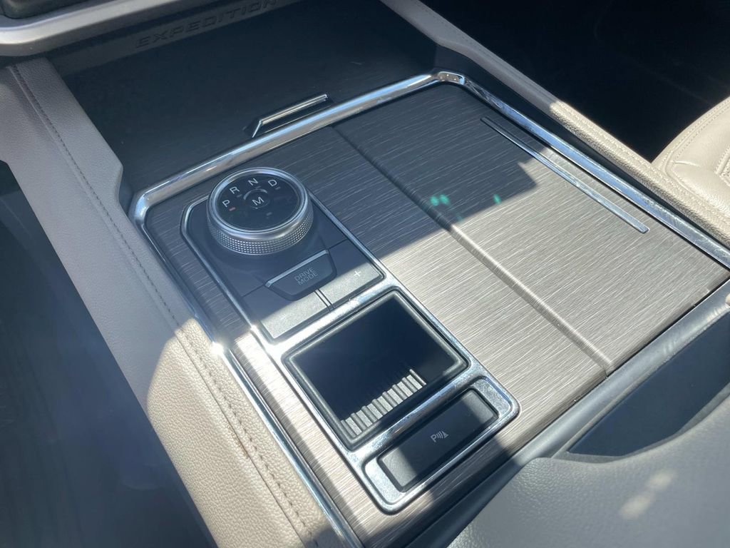 Used 2024 Ford Expedition Limited image 29